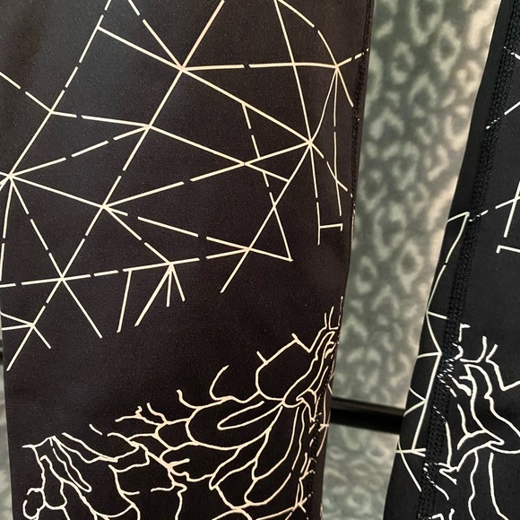 Black and white Athleta leggings - Picture 3 of 6